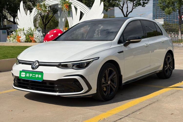 Volkswagen Golf 2023 #2 Volkswagen Golf 2023 صورة سيارة #2