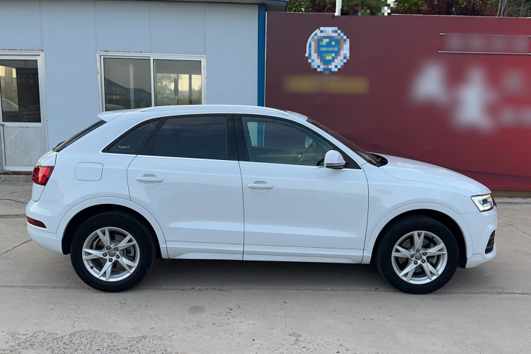 Audi Q3 2018 car image #7