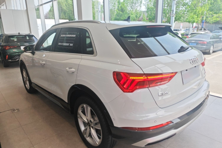 Audi Q3 2021 car image #5