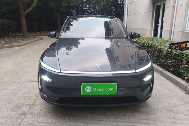 Tesla Model Y 2025 #3 Tesla Model Y 2025 car image #3