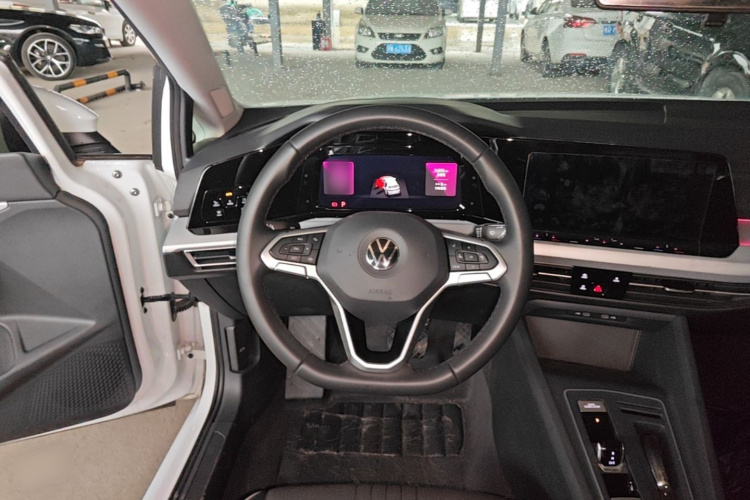 Volkswagen Golf 2025 #11 Volkswagen Golf 2025 car image #11