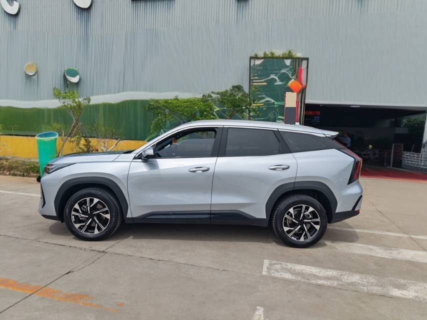 GEELY Boyue L 2025 car image #9