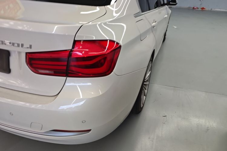 BMW 3 Series 2018 car image #8