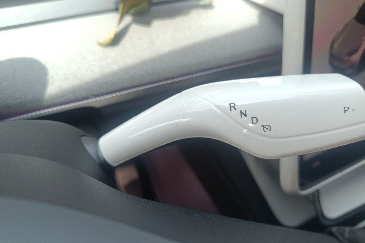 Tesla Model Y 2024 #19 Tesla Model Y 2024 immagine di auto #19