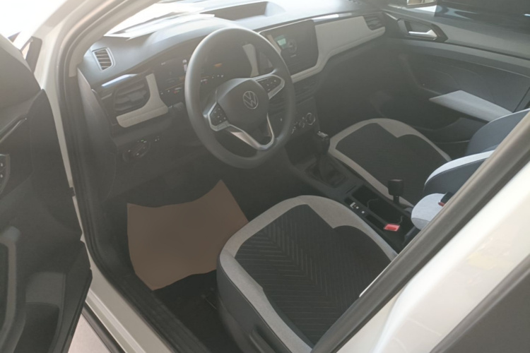 Volkswagen Tharu 2024 car image #16
