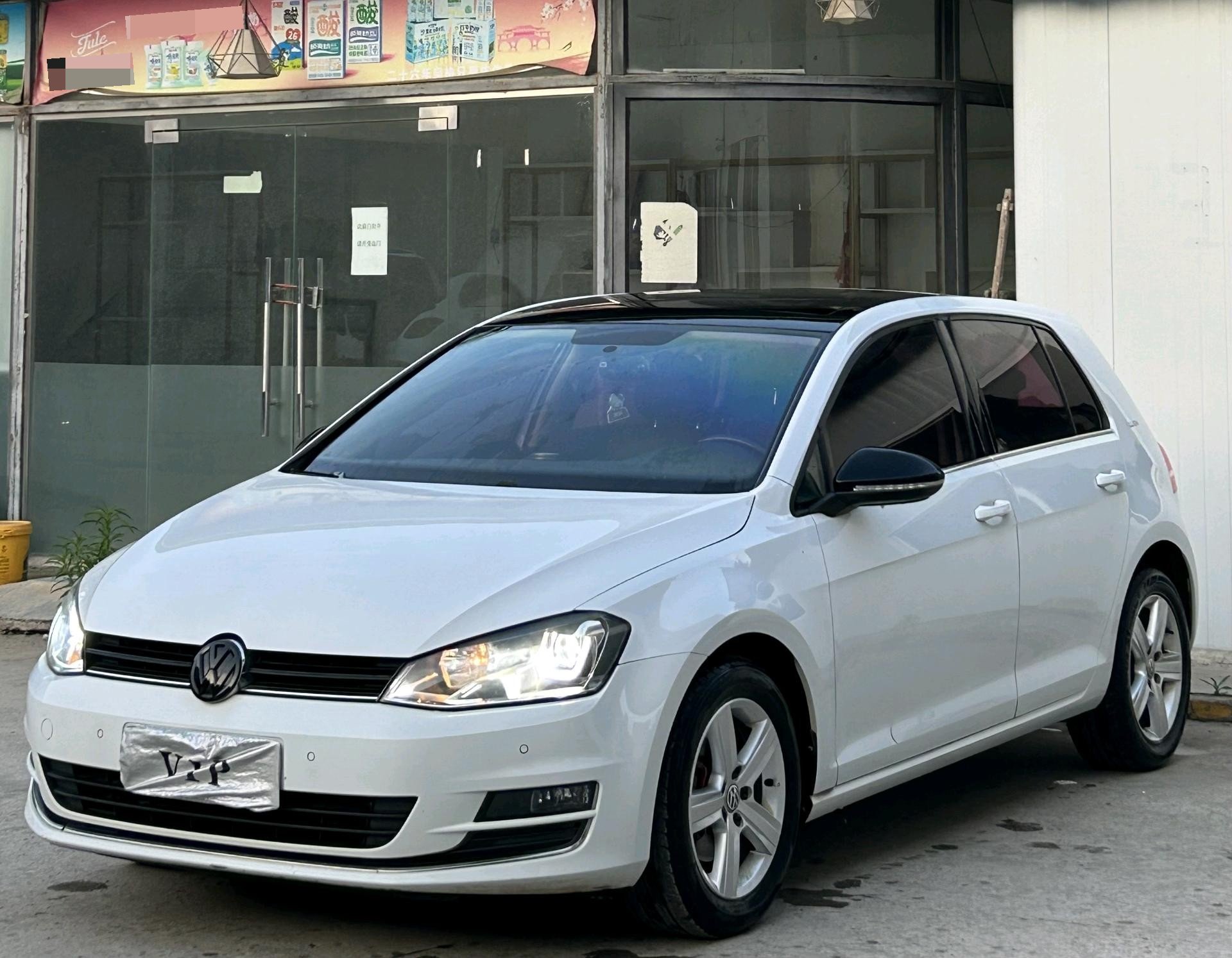 Volkswagen Golf 2017 Volkswagen Golf 2017 car image