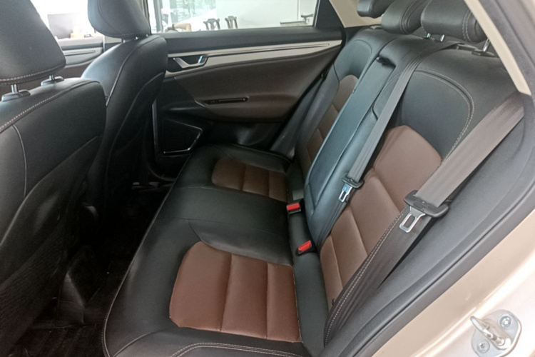 GEELY Emgrand GL 2017 car image #19