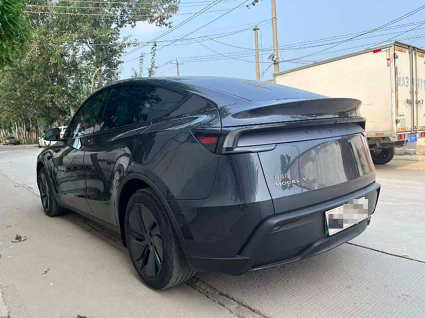 Tesla Model Y 2025 #7 Tesla Model Y 2025 car image #7