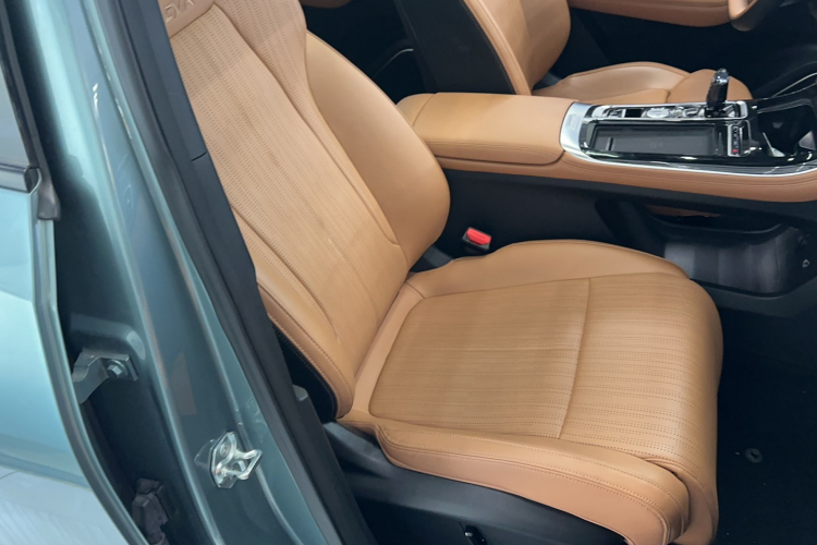 GEELY Boyue L 2025 car image #20