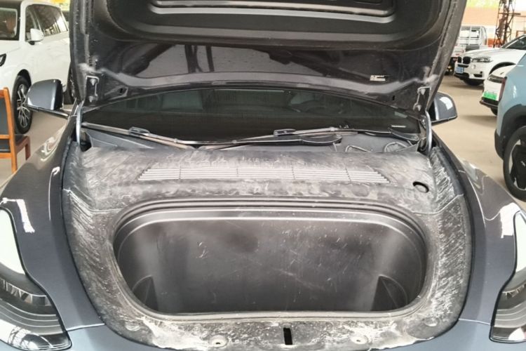 Tesla Model Y 2021 car image #22
