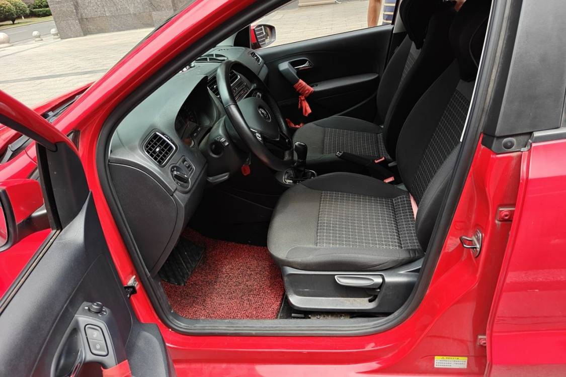 Volkswagen Polo 2018 car image #18