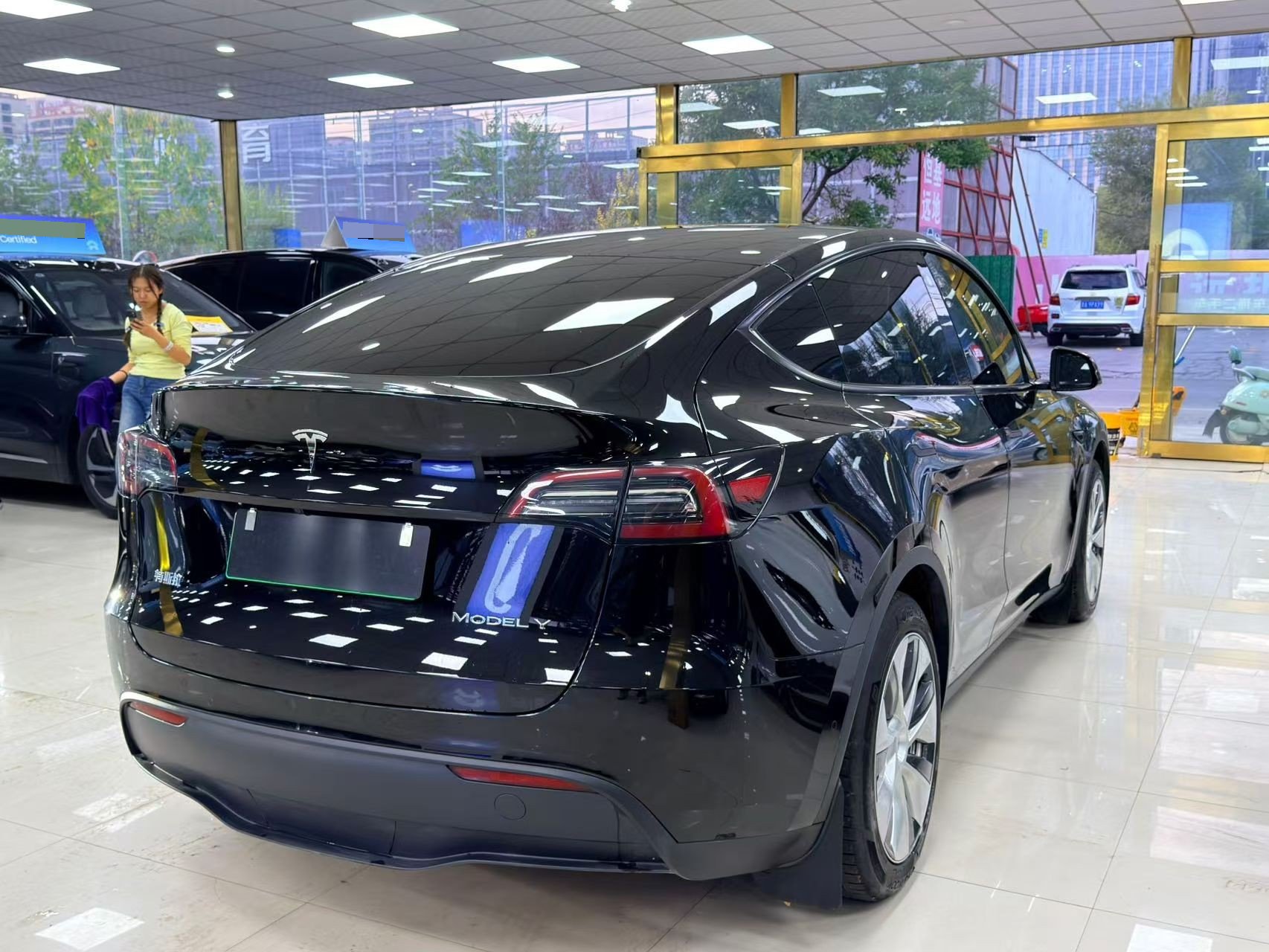 Tesla Model Y 2023 #7 Tesla Model Y 2023 صورة سيارة #7