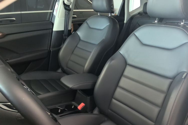 Volkswagen Tharu 2018 car image #15