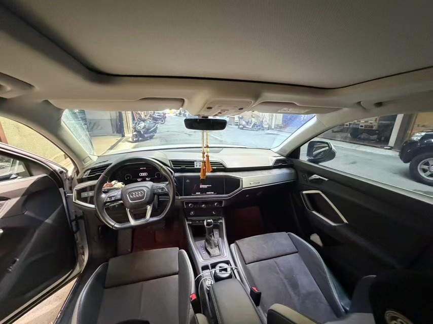 Audi Q3 2021 car image #6
