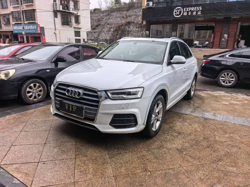 Audi Q3 2019 car image #9