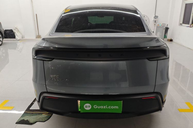 Tesla Model Y 2025 #6 Tesla Model Y 2025 car image #6