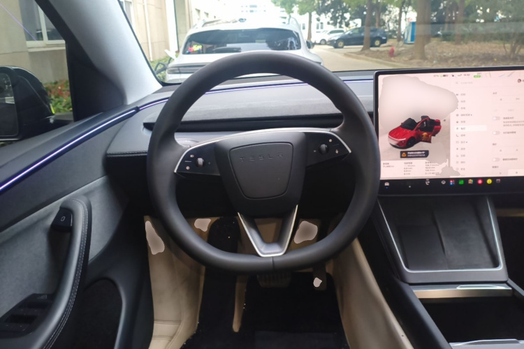 Tesla Model Y 2025 #11 Tesla Model Y 2025 car image #11