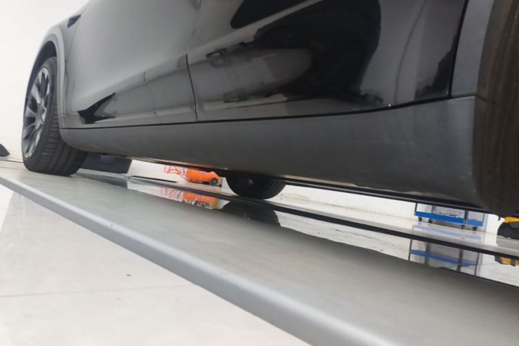 Tesla Model Y 2023 car image #27
