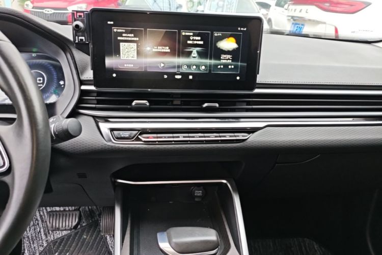 GEELY Emgrand 2022 immagine di auto #13