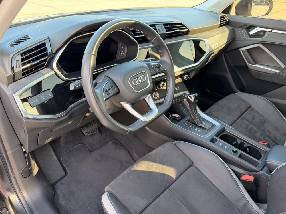 Audi Q3 2022 car image #8