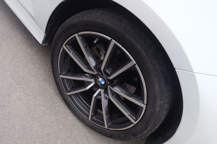 BMW 3 Series 2023 car image #9
