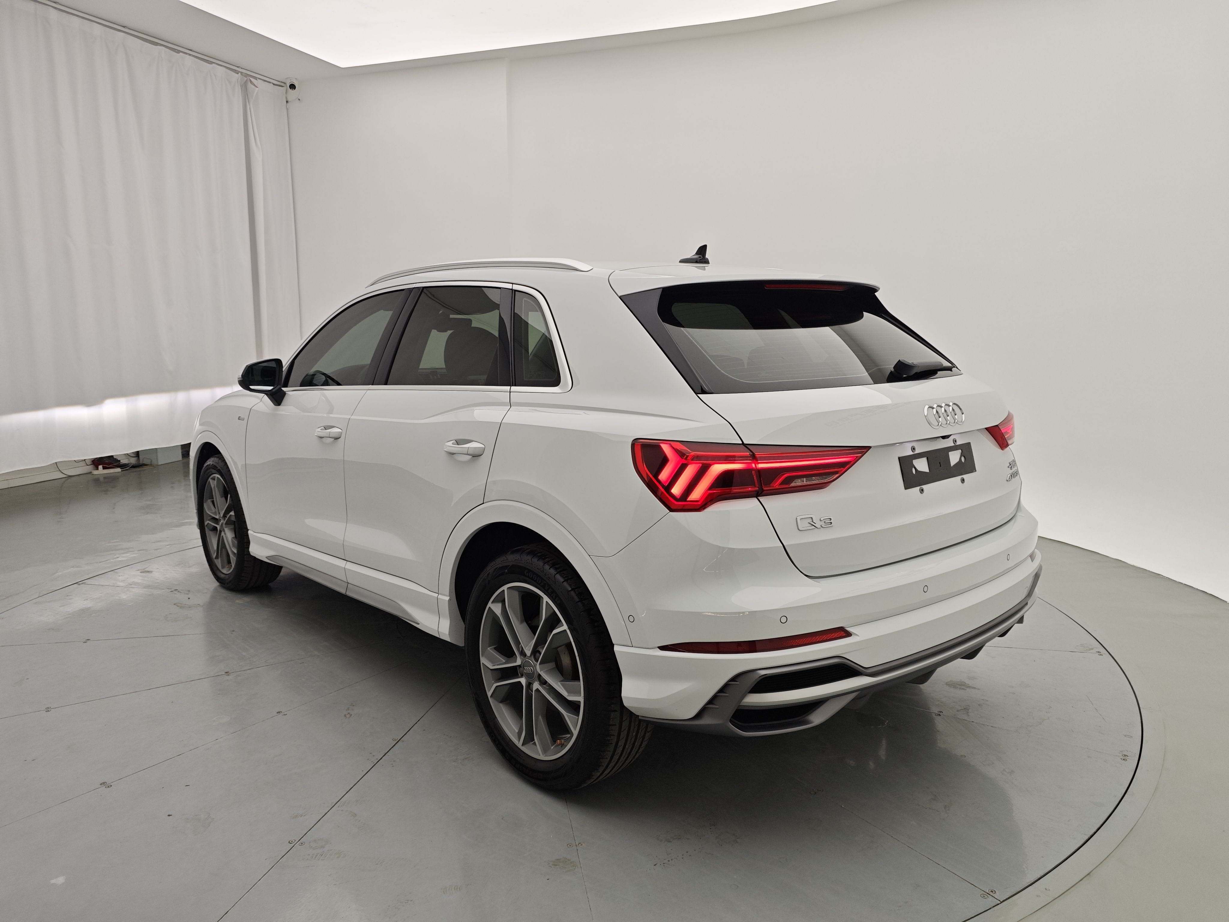 Audi Q3 2021 imagen de coche #5
