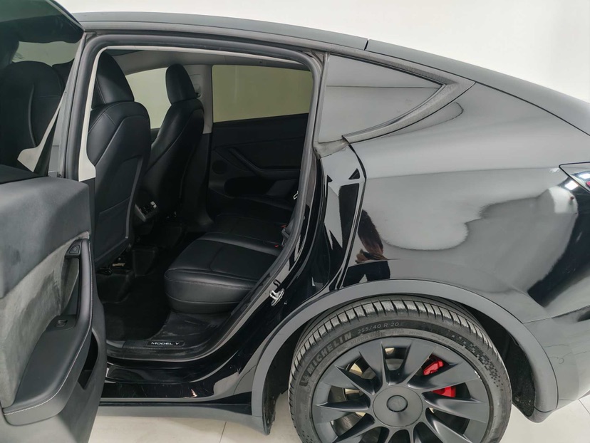 Tesla Model Y 2023 #4 Tesla Model Y 2023 car image #4