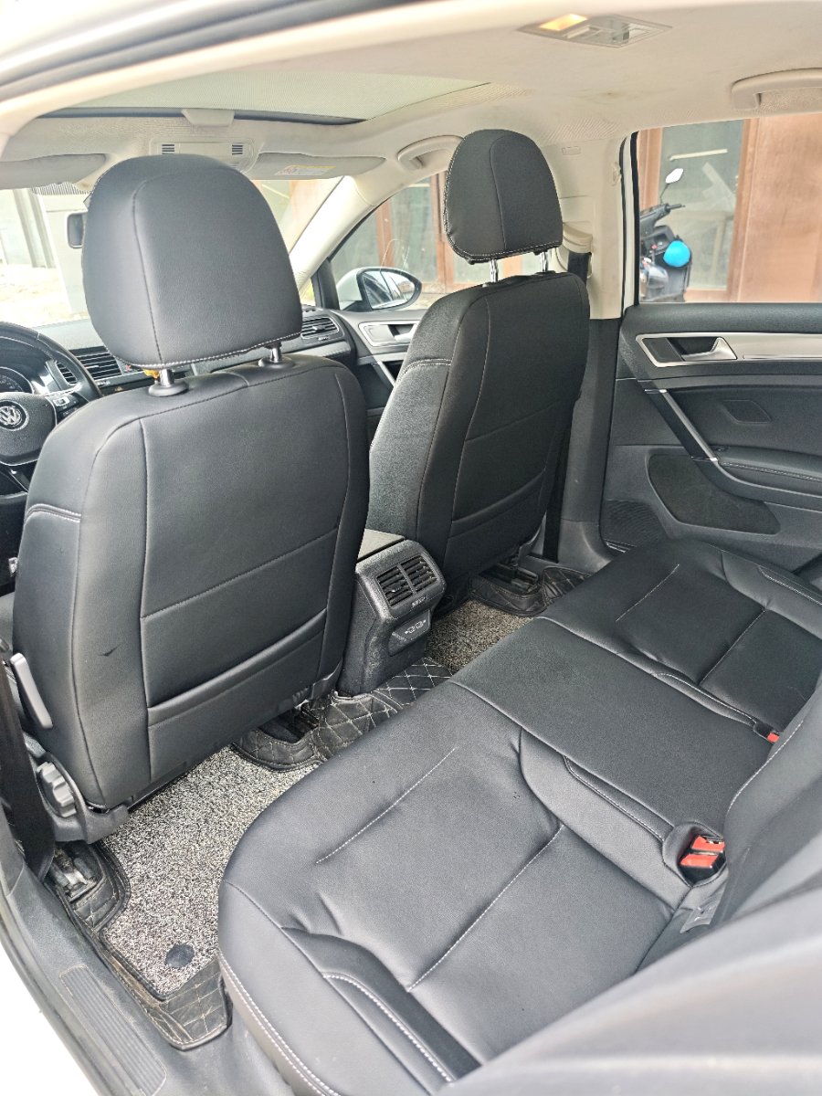 Volkswagen Golf 2019 car image #7