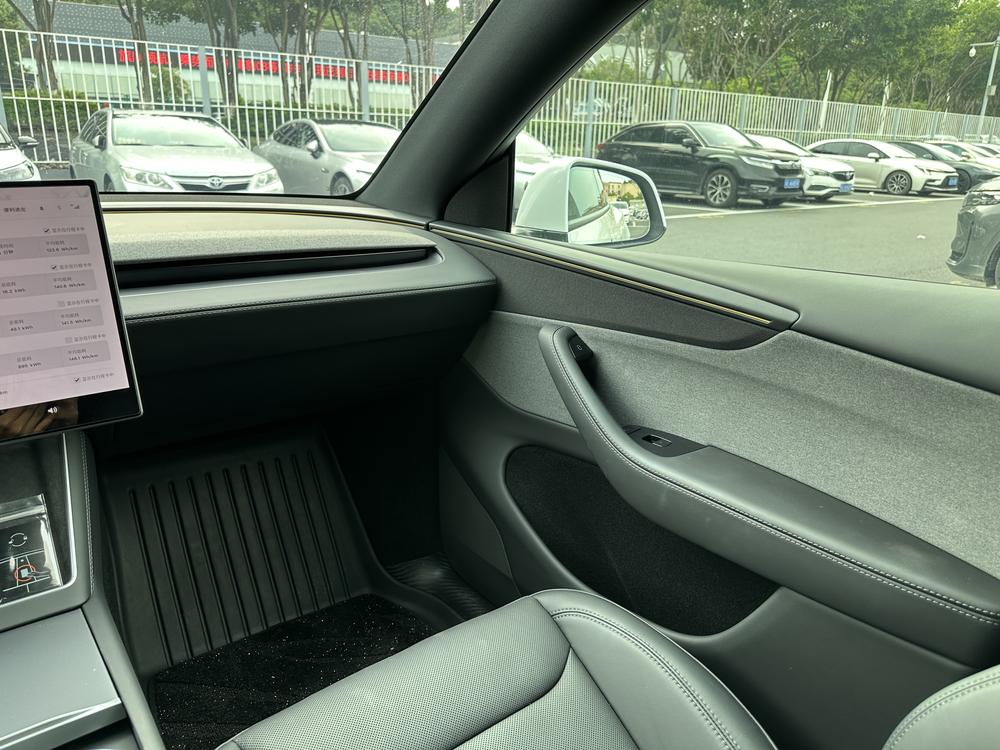 Tesla Model Y 2026 #6 Tesla Model Y 2026 car image #6