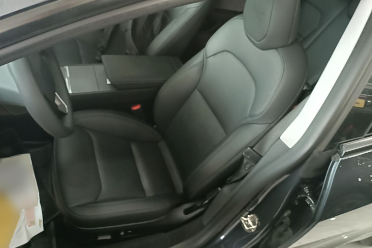 Tesla Model 3 2024 car image #19