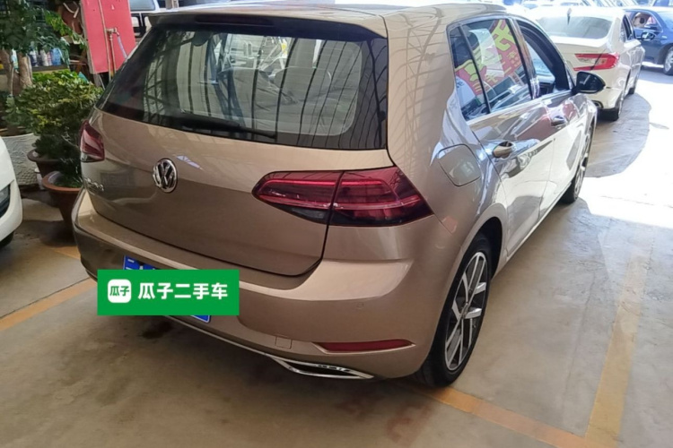 Volkswagen Golf 2018 car image #7