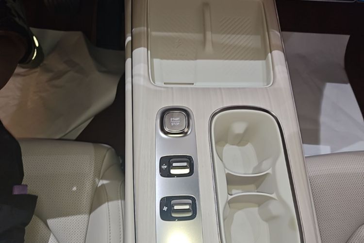 MI SU7 2025 car image #14