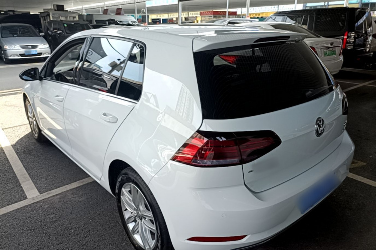 Volkswagen Golf 2018 car image #7