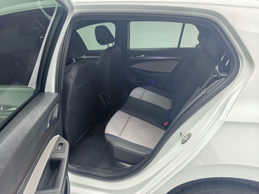 Volkswagen Golf 2025 car image #4