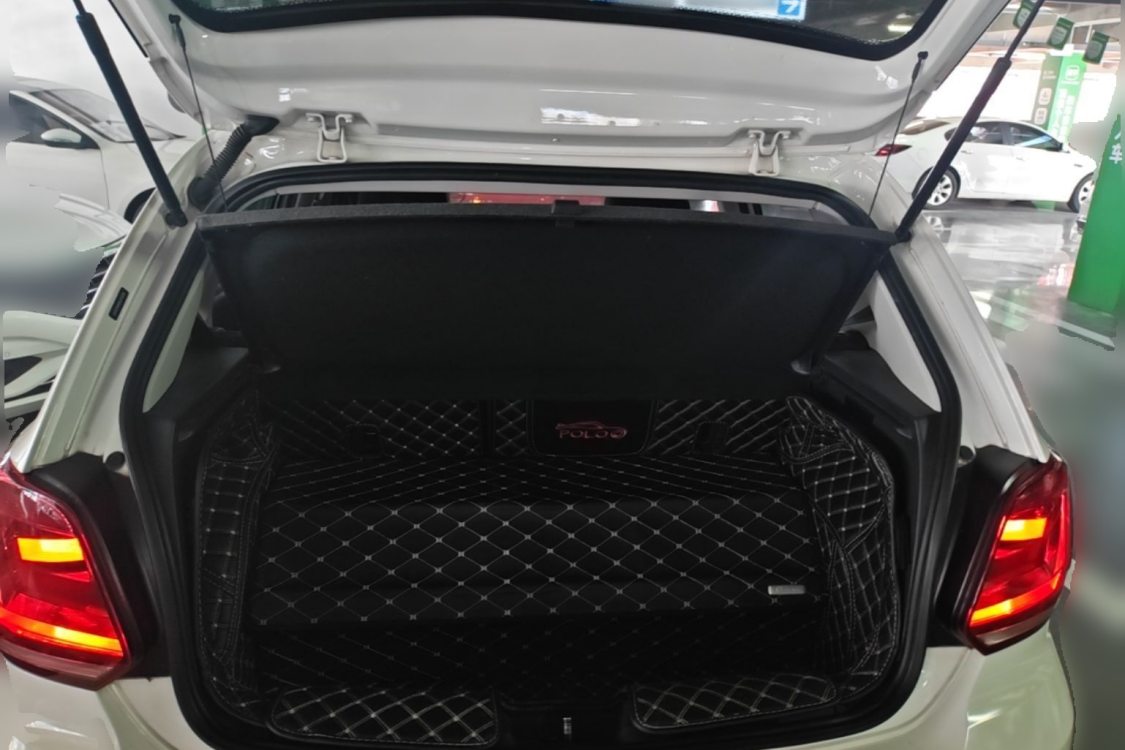 Volkswagen Polo 2019 car image #9