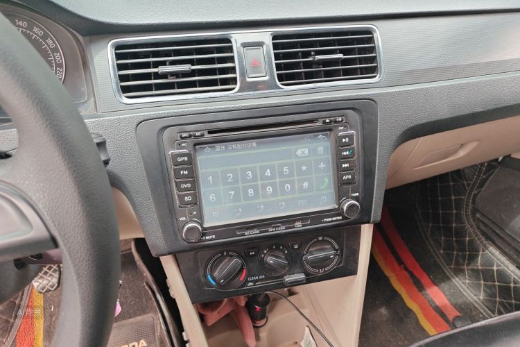 Skoda Rapid 2016 car image #15