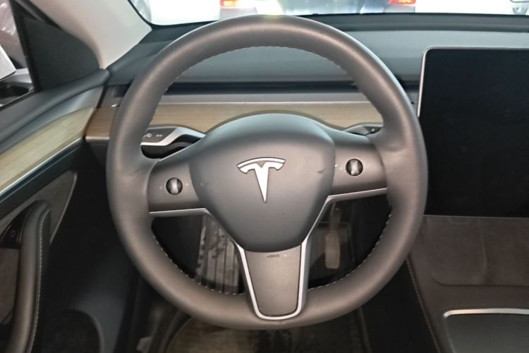 Tesla Model Y 2023 #12 Tesla Model Y 2023 car image #12