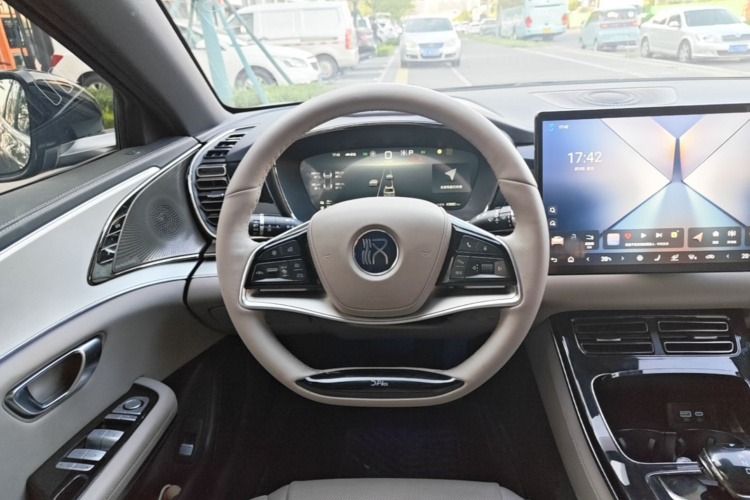 BYD Han 2024 car image #11