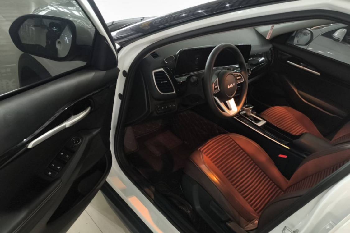 Kia Seltos 2025 car image #17