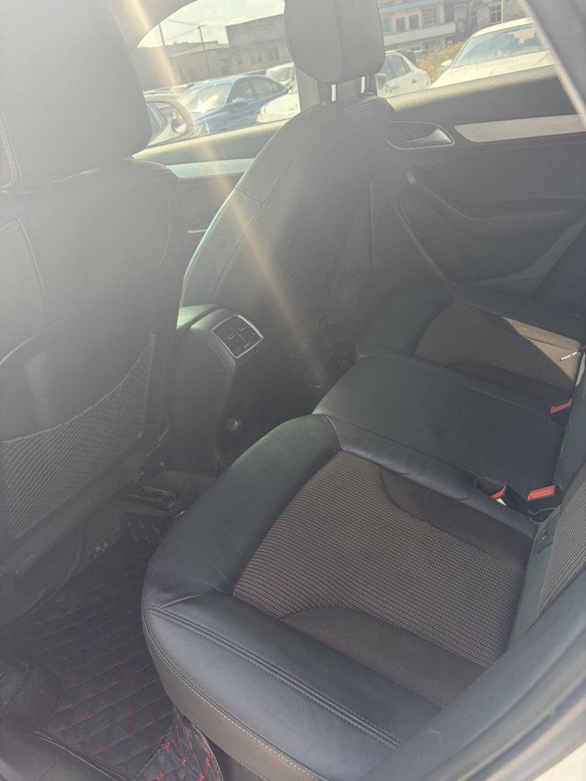 Audi Q3 2017 car image #5