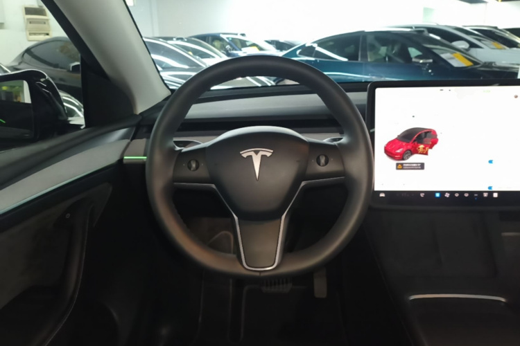 Tesla Model Y 2023 car image #11