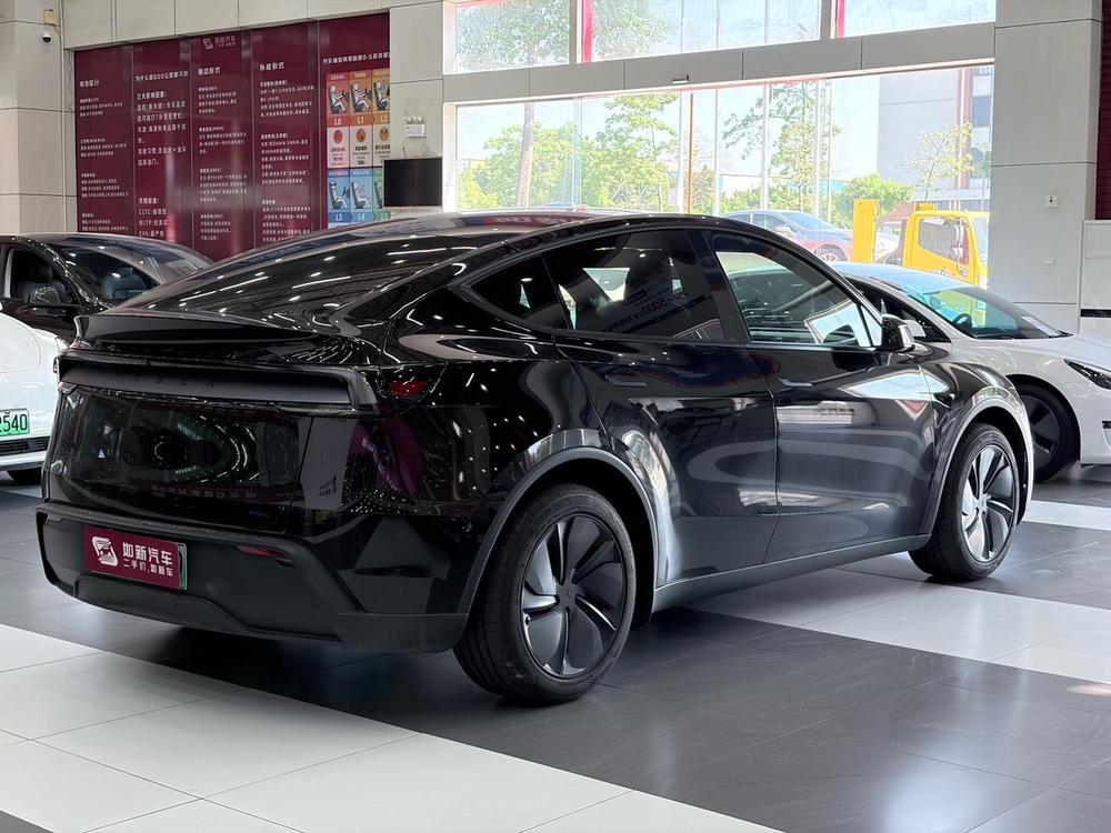 Tesla Model Y 2026 car image #13