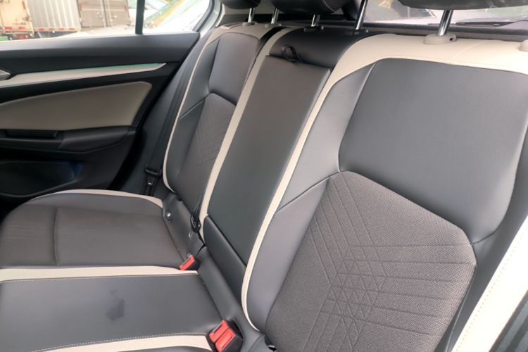 Volkswagen Golf 2022 car image #17