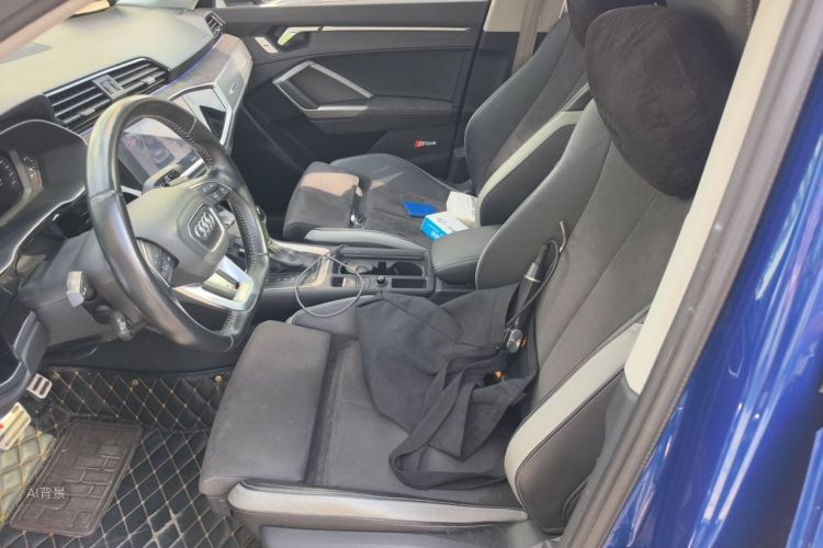 Audi Q3 2019 car image #17