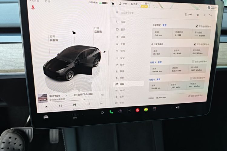 Tesla Model Y 2022 immagine di auto #16