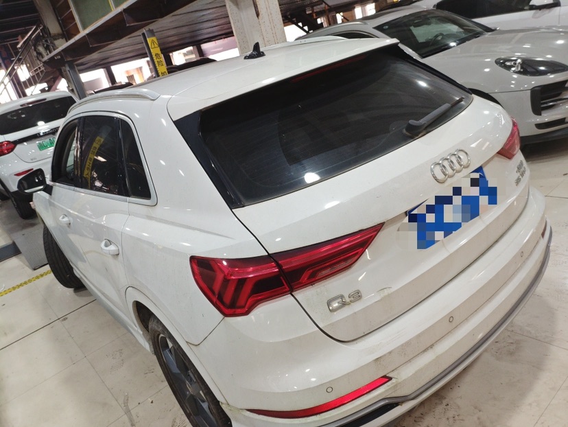 Audi Q3 2020 car image #8