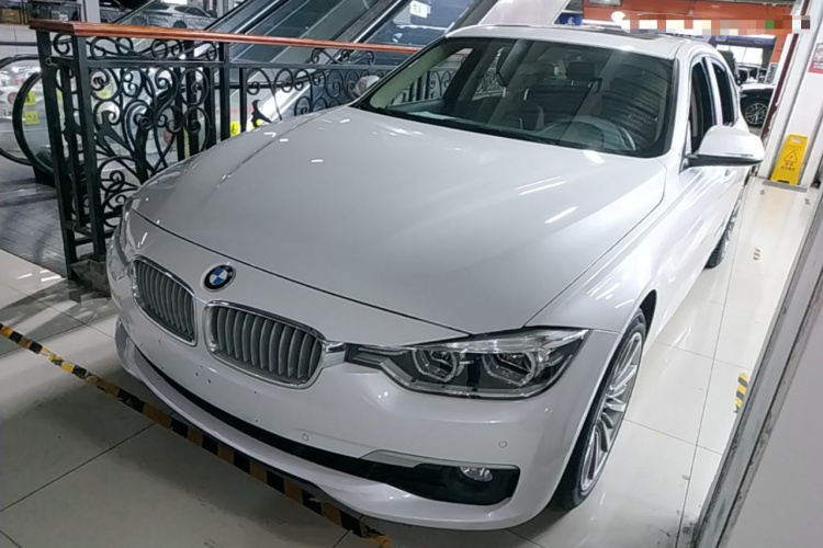 BMW 3 Series 2019 #2 BMW 3 Series 2019 car image #2