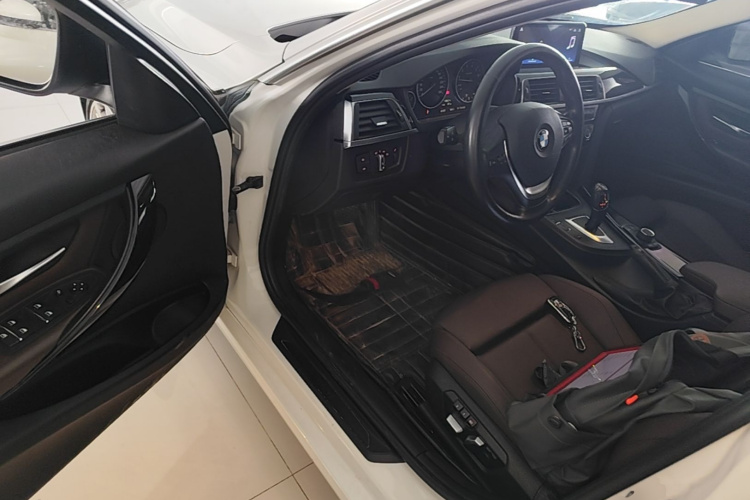 BMW 3 Series 2017 #16 BMW 3 Series 2017 car image #16