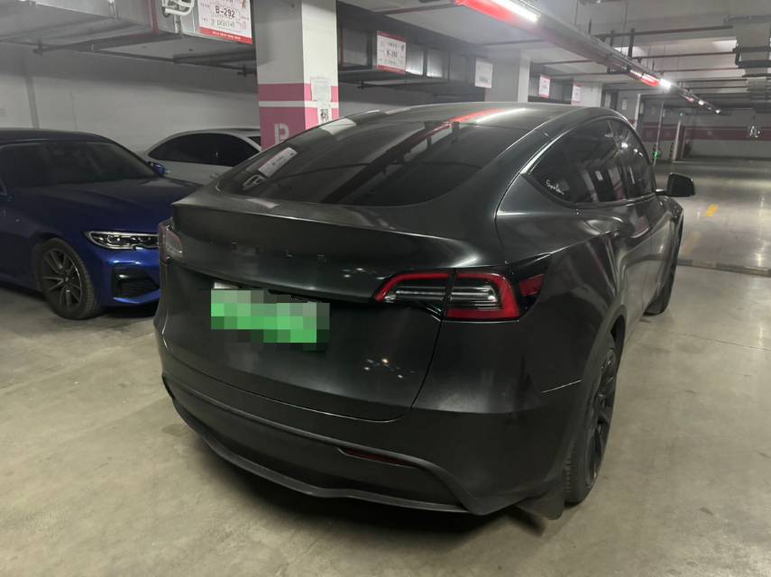 Tesla Model Y 2023 #5 Tesla Model Y 2023 car image #5