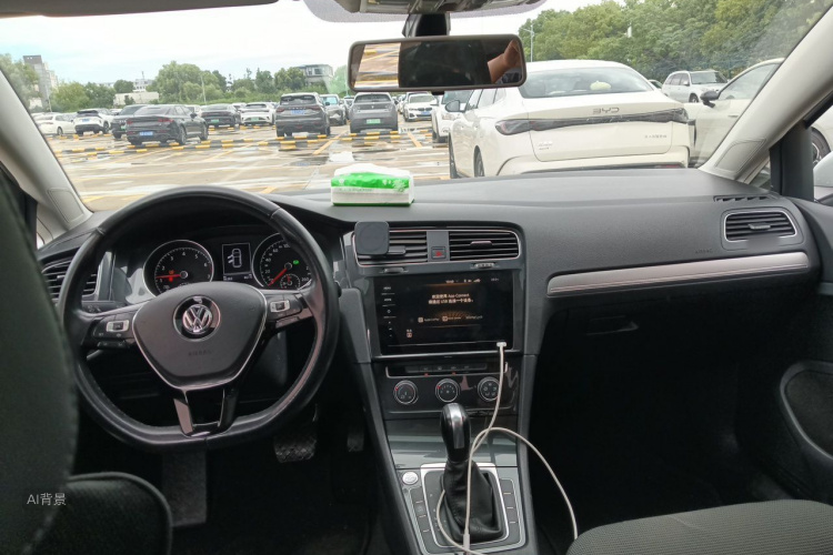 Volkswagen Golf 2020 car image #11
